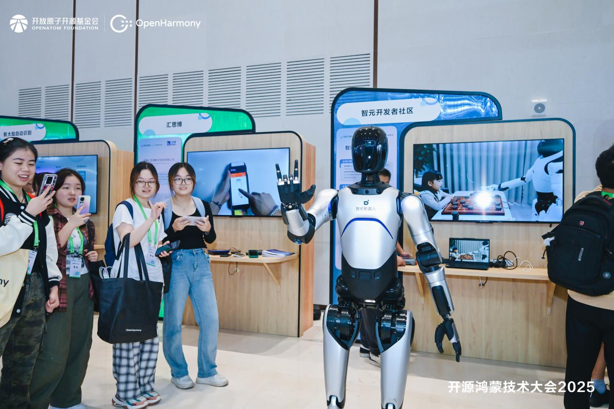 9.29 东升国际登录开源鸿蒙推文图片2.png