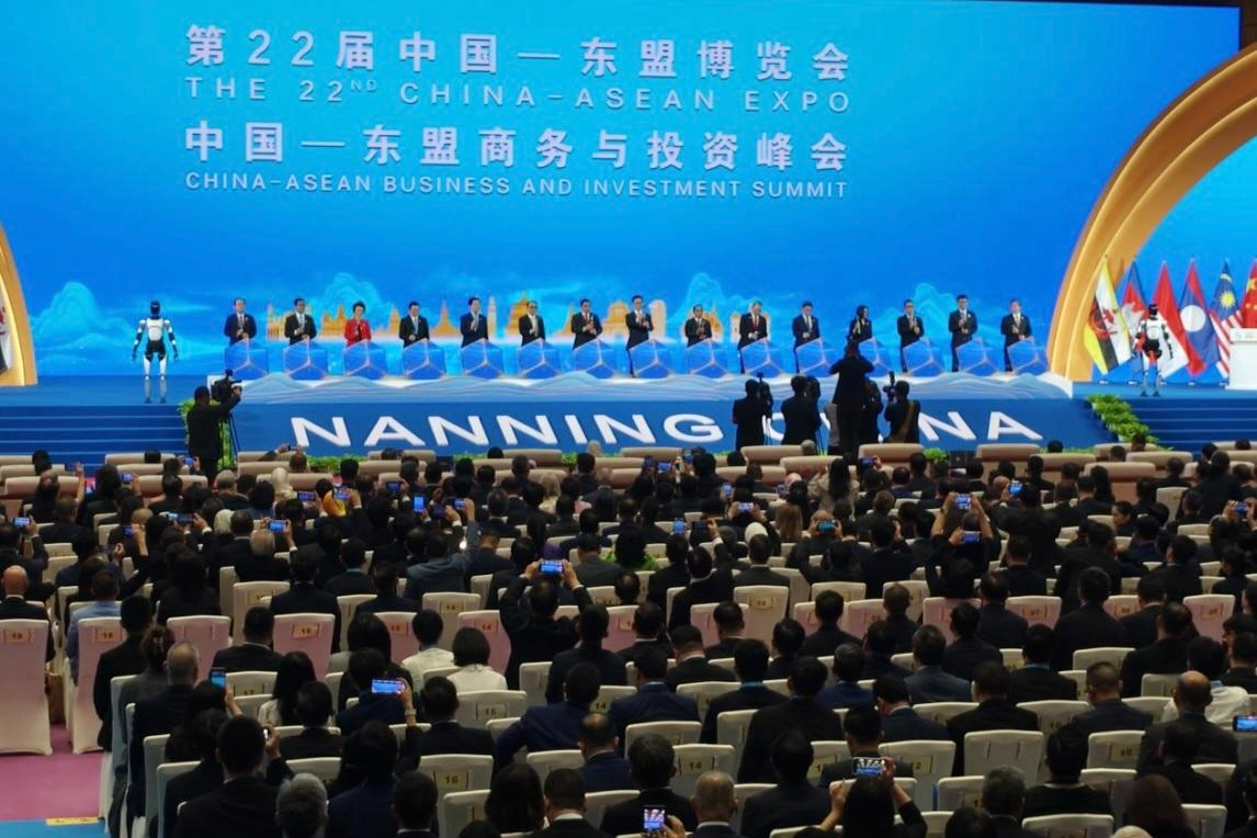 东升国际登录机器人闪耀中国-东盟博览会，以具身智能助力国际盛会